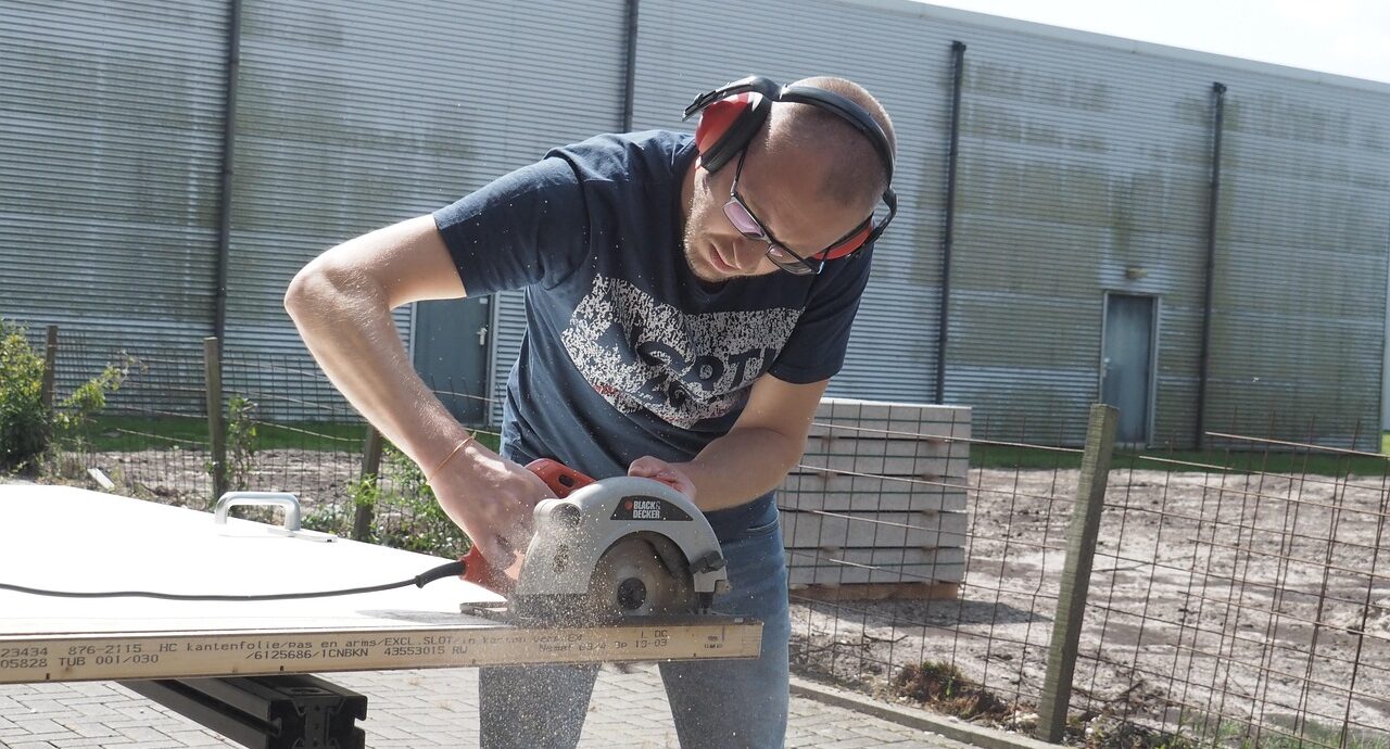 man, free background, free wallpaper, to do odd jobs, saw, full hd wallpaper, circular saw, work, 4k wallpaper, carpenter, 4k wallpaper 1920x1080, laptop wallpaper, build, demolition, tools, beautiful wallpaper, wallpaper hd, electric power tools, windows wallpaper, cut, mac wallpaper, desktop backgrounds, trimming machine, background, hd wallpaper, wallpaper, cool backgrounds, wallpaper 4k, desktop