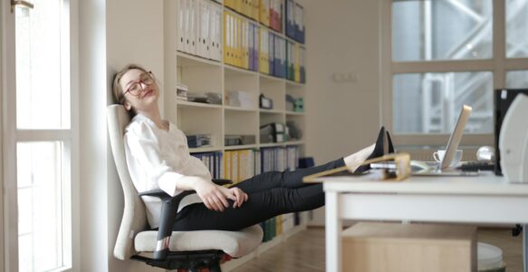 Waarom directiestoelen steeds populairder worden bij thuiswerken